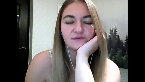 Snapshot of candyolime chatting on 10.09.25 Daisy online show from 10.09.25