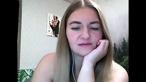 Snapshot of candyolime chatting on 10.10.25 Daisy online show from 10.10.25