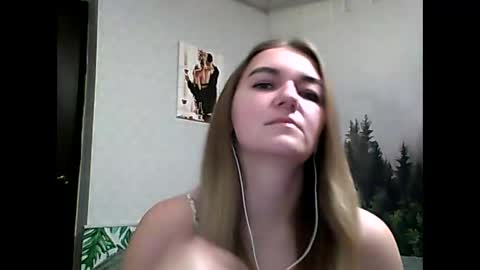 Snapshot of candyolime chatting on 10.12.25 Daisy online show from 10.12.25