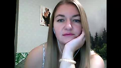 Snapshot of candyolime chatting on 10.13.25 Daisy online show from 10.13.25