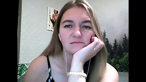 Snapshot of candyolime chatting on 10.14.25 Daisy online show from 10.14.25