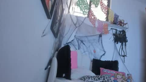 candytyler_ online show from 10.12.25