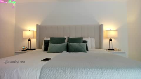 Snapshot of candyxtreo chatting on 10.21.25 Gabriela K girl online show from 10.21.25