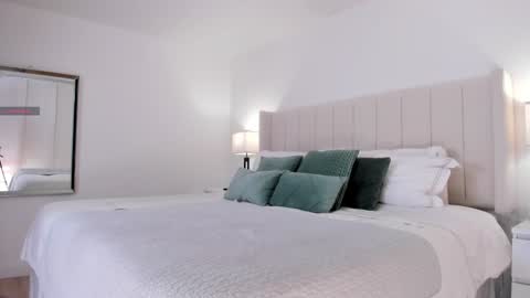 Snapshot of candyxtreo chatting on 11.18.25 Gabriela K girl online show from 11.18.25