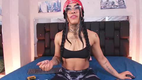 Aura  online show from 02.22.25