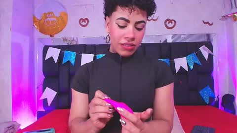 Aura  online show from 09.26.25