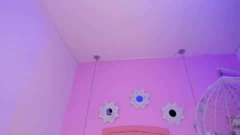 Snapshot of cannelasmith chatting on 12.18.25 cannelasmith online show from 12.18.25