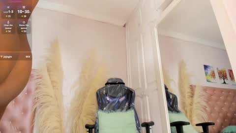 Snapshot of cardykambell chatting on 02.19.25 cardykambell online show from 02.19.25