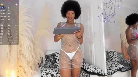 Snapshot of cardykambell chatting on 11.04.25 cardykambell online show from 11.04.25