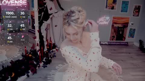 Snapshot of careful_i_bite chatting on 11.08.25 NONA follow online show from 11.08.25