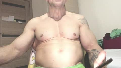 Snapshot of carin_the_body chatting on 09.10.25 Laz online show from 09.10.25