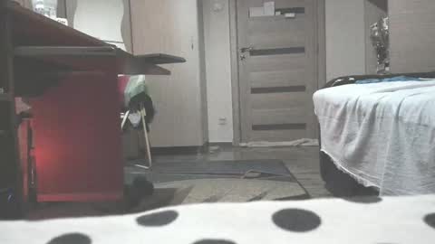 Snapshot of carin_the_body chatting on 10.03.25 Laz online show from 10.03.25