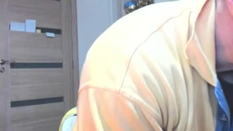 Snapshot of carin_the_body chatting on 11.08.25 Laz online show from 11.08.25