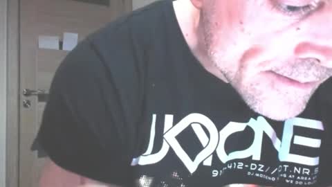 Snapshot of carin_the_body chatting on 12.14.25 Laz online show from 12.14.25