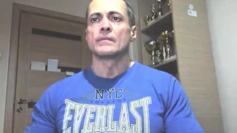 Snapshot of carin_the_body chatting on 12.21.25 Laz online show from 12.21.25