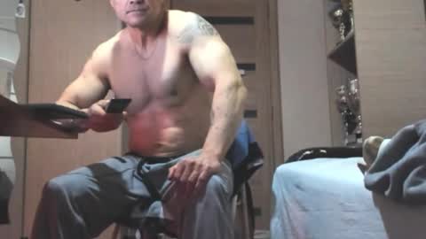 Snapshot of carin_the_body chatting on 12.22.25 Laz online show from 12.22.25