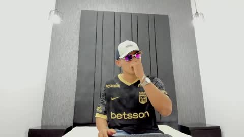 Carl online show from 05.04.26