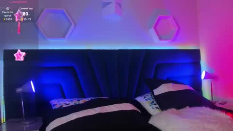 Snapshot of carla_rosee chatting on 11.04.25 carla online show from 11.04.25