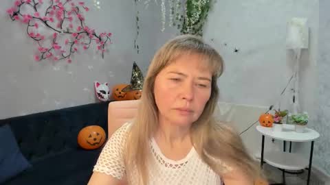 Snapshot of carla_vogue chatting on 11.01.25 Carla Vogue online show from 11.01.25