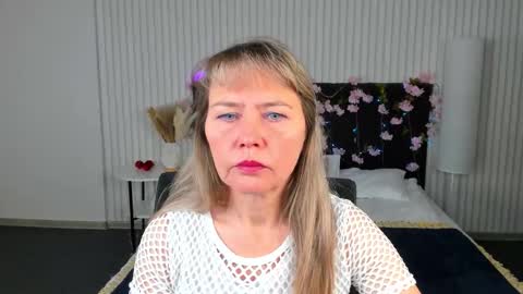 Snapshot of carla_vogue chatting on 11.04.25 Carla Vogue online show from 11.04.25