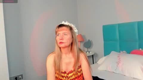 Snapshot of carla_vogue chatting on 11.09.25 Carla Vogue online show from 11.09.25