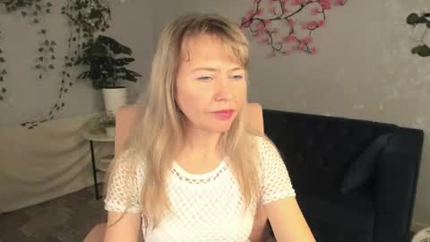 Snapshot of carla_vogue chatting on 11.15.25 Carla Vogue online show from 11.15.25