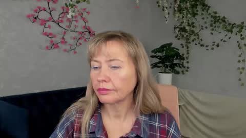 Snapshot of carla_vogue chatting on 11.19.25 Carla Vogue online show from 11.19.25