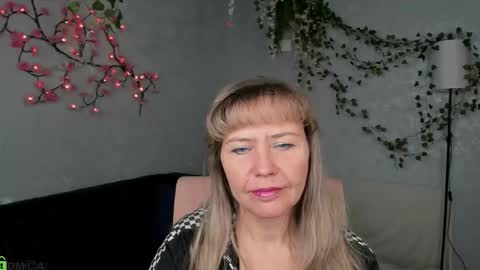 Snapshot of carla_vogue chatting on 12.01.25 Carla Vogue online show from 12.01.25