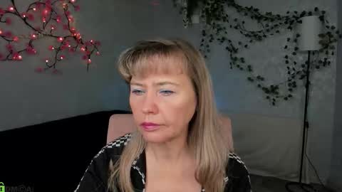 Snapshot of carla_vogue chatting on 12.02.25 Carla Vogue online show from 12.02.25