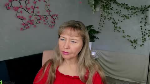 Snapshot of carla_vogue chatting on 12.04.25 Carla Vogue online show from 12.04.25