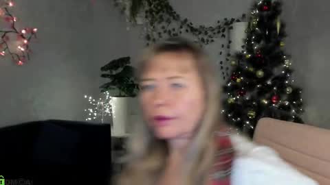 Snapshot of carla_vogue chatting on 12.05.25 Carla Vogue online show from 12.05.25