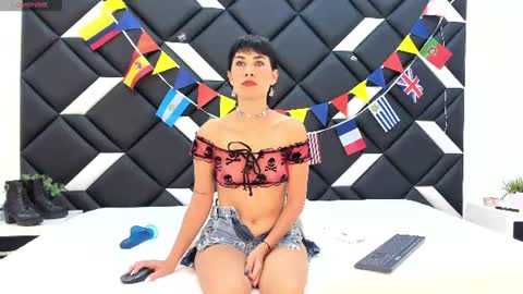 Snapshot of carlalinares chatting on 06.15.26 Carla Linares online show from 06.15.26