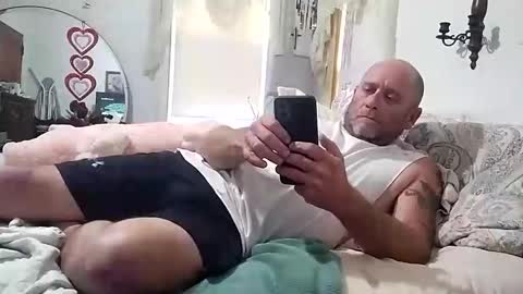 Snapshot of carldhammers chatting on 09.28.25 carldhammers online show from 09.28.25