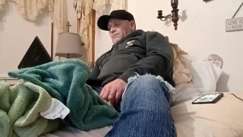 Snapshot of carldhammers chatting on 12.19.25 carldhammers online show from 12.19.25