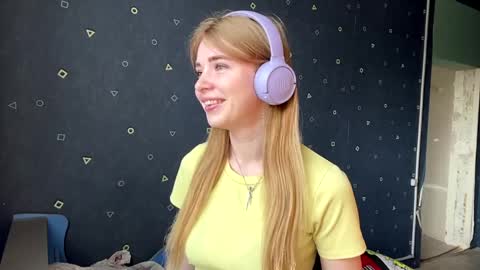 Kaayy  Its my first day here  online show from 04.02.26