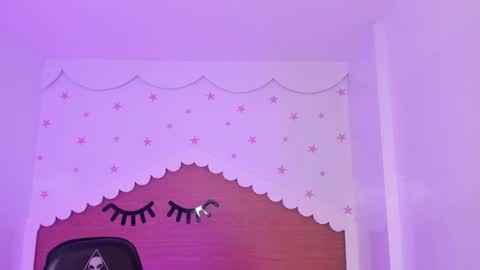 Snapshot of carlie_mayer chatting on 09.11.25 CARLYE online show from 09.11.25