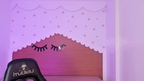 Snapshot of carlie_mayer chatting on 09.12.25 CARLYE online show from 09.12.25