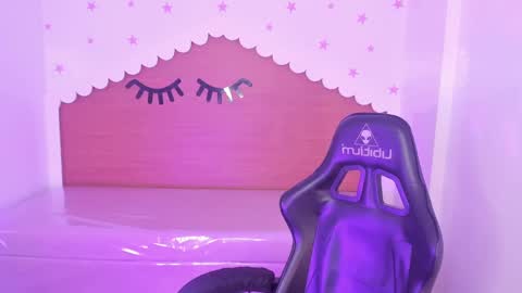 Snapshot of carlie_mayer chatting on 09.13.25 CARLYE online show from 09.13.25