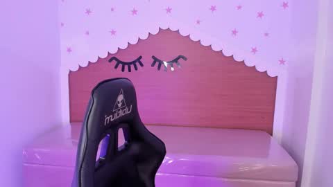 Snapshot of carlie_mayer chatting on 09.16.25 CARLYE online show from 09.16.25