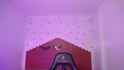 Snapshot of carlie_mayer chatting on 09.19.25 CARLYE online show from 09.19.25