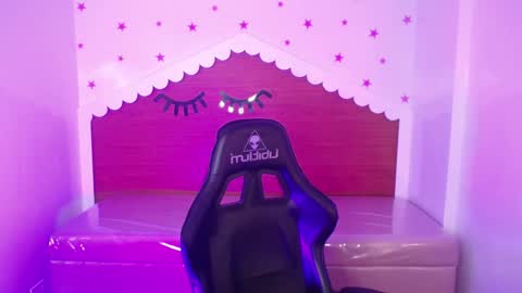 Snapshot of carlie_mayer chatting on 09.25.25 CARLYE online show from 09.25.25