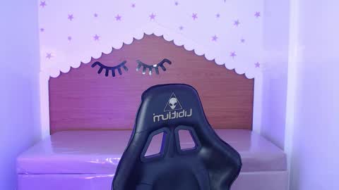 Snapshot of carlie_mayer chatting on 10.18.25 CARLYE online show from 10.18.25