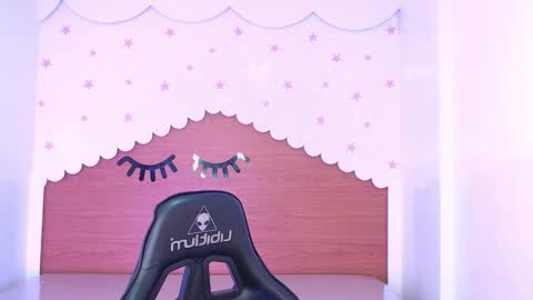 Snapshot of carlie_mayer chatting on 11.05.25 CARLYE online show from 11.05.25