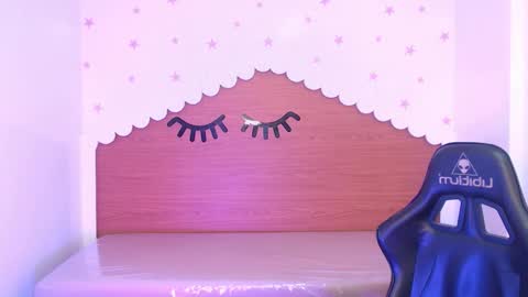 Snapshot of carlie_mayer chatting on 11.06.25 CARLYE online show from 11.06.25