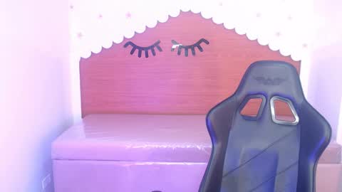 Snapshot of carlie_mayer chatting on 11.15.25 CARLYE online show from 11.15.25