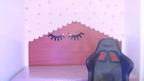 Snapshot of carlie_mayer chatting on 11.25.25 CARLYE online show from 11.25.25