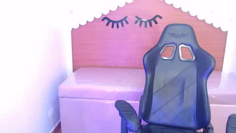 Snapshot of carlie_mayer chatting on 11.27.25 CARLYE online show from 11.27.25