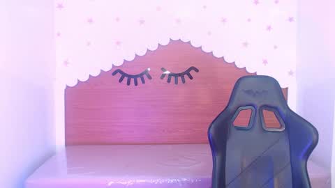 Snapshot of carlie_mayer chatting on 11.28.25 CARLYE online show from 11.28.25