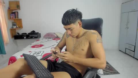 Snapshot of carlitosex09 chatting on 10.17.25 master online show from 10.17.25