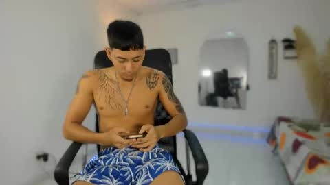 Snapshot of carlitosex09 chatting on 11.17.25 master online show from 11.17.25